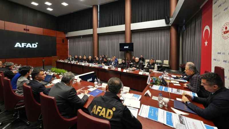 Bakan Yerlikaya, AFAD ile değerlendirme toplantısı gerçekleştirdi Bakan Yerlikaya, AFAD ile değerlendirme toplantısı gerçekleştirdi