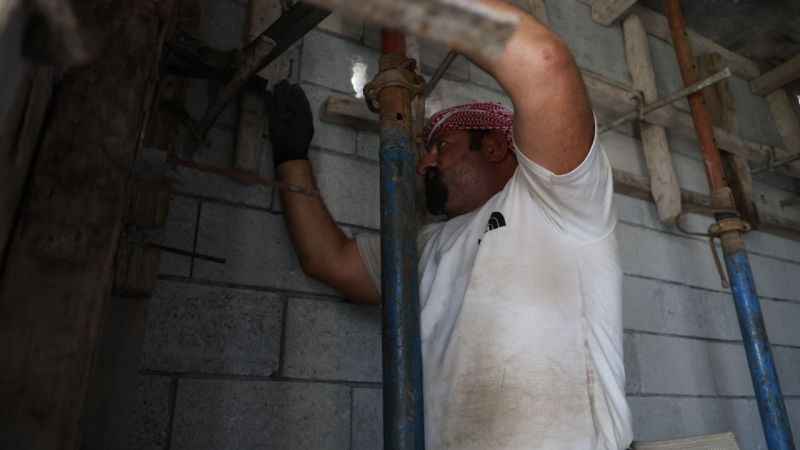 Enkaz kentte iş var, işçi yok