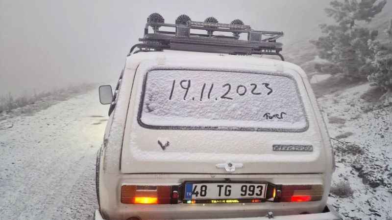 Muğla’da yılın ilk kar atışı Göktepe dağına Muğla’da yılın ilk kar atışı Göktepe dağına