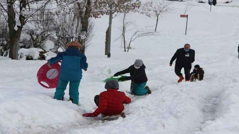Kar yağdı, okullar tatil ediliyor Kar yağdı, okullar tatil ediliyor