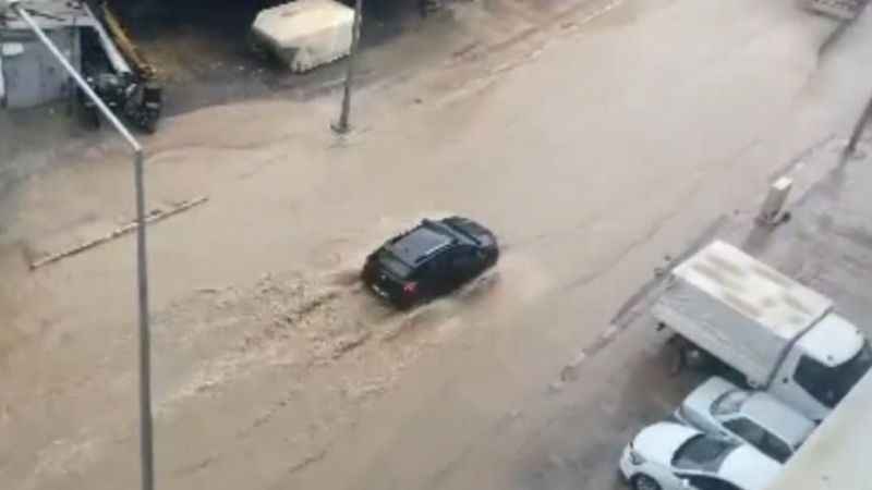 Mardin'de yollar göle döndü Mardin'de yollar göle döndü