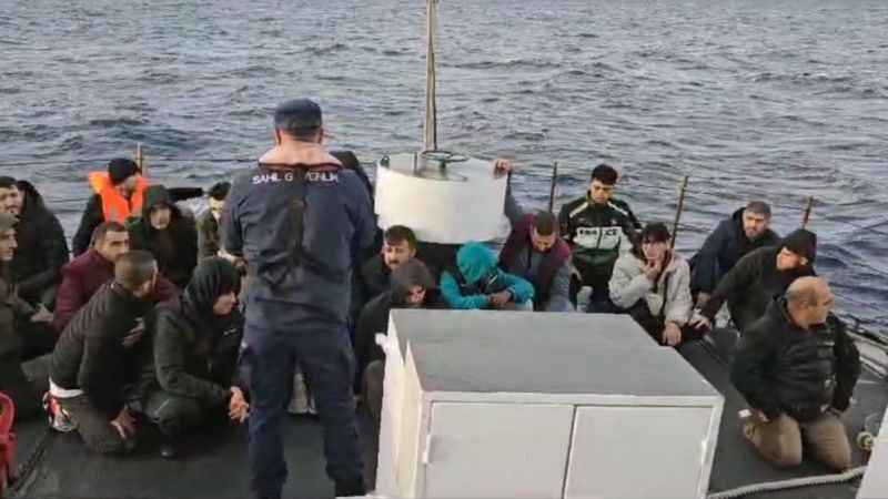 Fethiye’de Yunanistan’ın geri ittiği 66 düzensiz göçmen kurtarıldı Fethiye’de Yunanistan’ın geri ittiği 66 düzensiz göçmen kurtarıldı