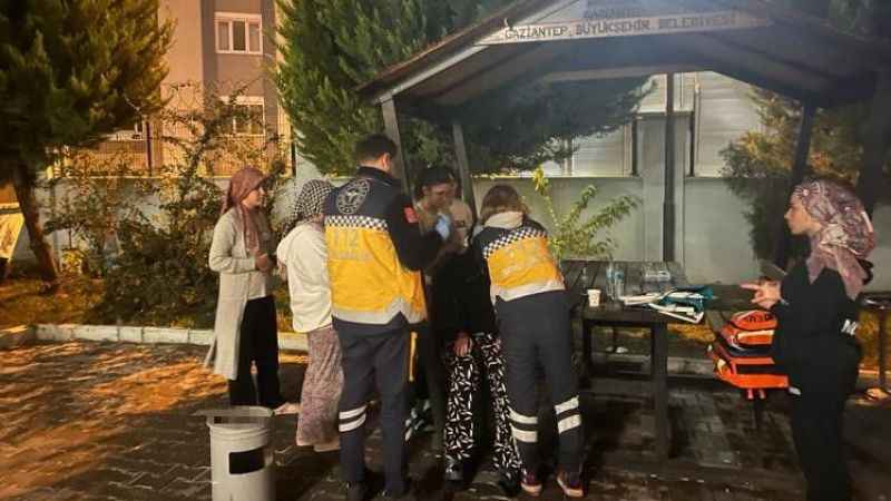 Gaziantep’te yurtta hızlı inen asansördeki öğrenciler korktu Gaziantep’te yurtta hızlı inen asansördeki öğrenciler korktu