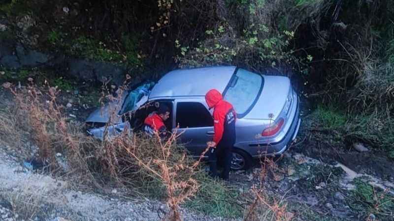 Siirt'te otomobil şarampole uçtu: 1 ölü, 8 yaralı Siirt'te otomobil şarampole uçtu: 1 ölü, 8 yaralı