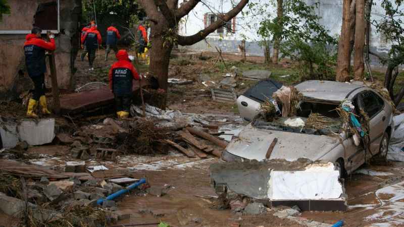 Sel ve aşırı yağışlarda 9 kişi hayatını kaybetti Sel ve aşırı yağışlarda 9 kişi hayatını kaybetti