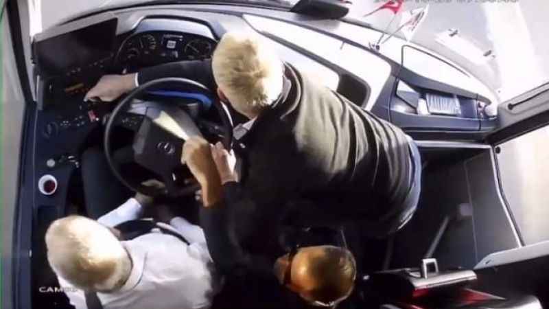 Şoför kalp krizi geçirdi, otobüsü ikinci kaptan durdurdu