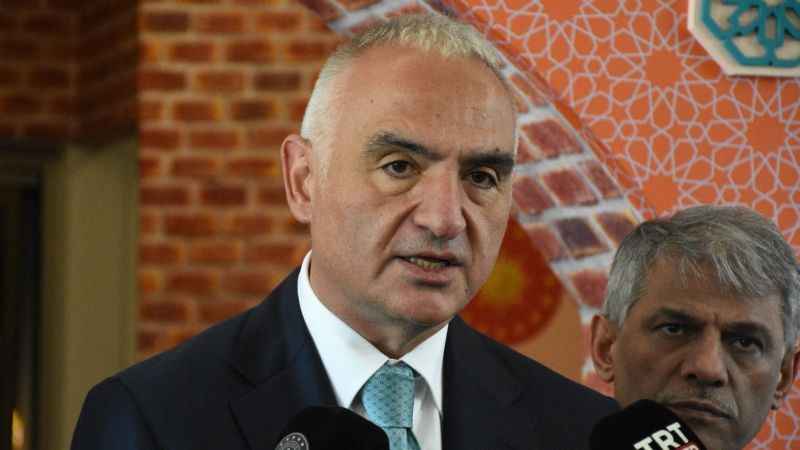 Kültür ve Turizm Bakanı Ersoy, Selçuklu Hanedan Sergisini gezdi Kültür ve Turizm Bakanı Ersoy, Selçuklu Hanedan Sergisini gezdi