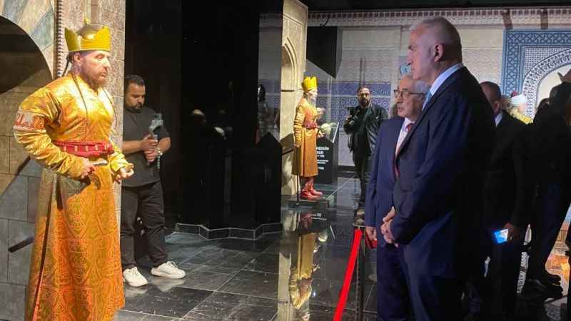 Kültür ve Turizm Bakanı Ersoy, Selçuklu Hanedan Sergisini gezdi Kültür ve Turizm Bakanı Ersoy, Selçuklu Hanedan Sergisini gezdi