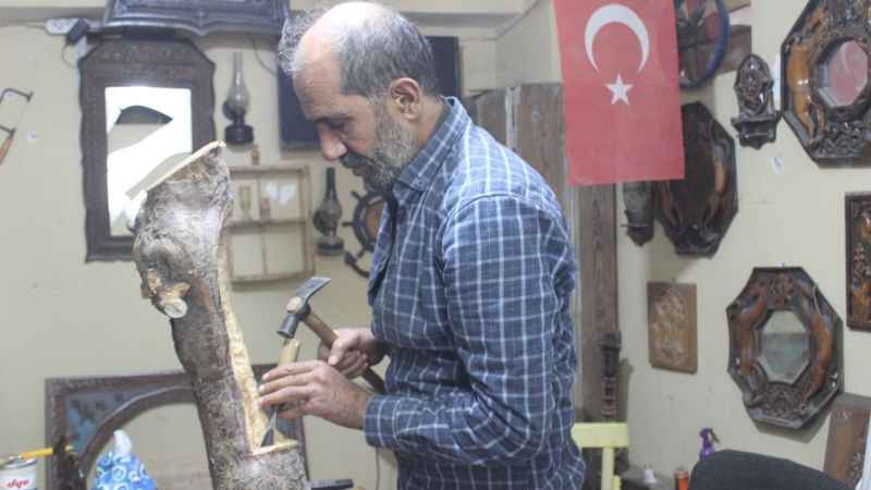 Ahşapları birer sanat eserine dönüştürüyor Ahşapları birer sanat eserine dönüştürüyor