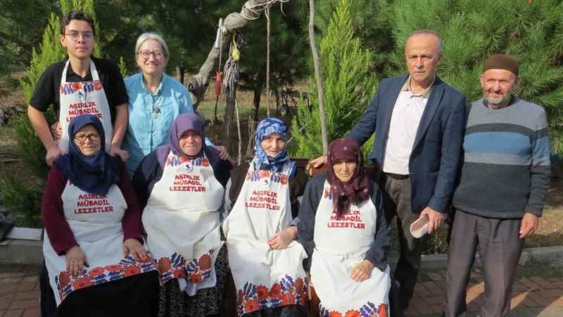 Bu kitapta asırlık mübadil lezzetleri kayıt altında Bu kitapta asırlık mübadil lezzetleri kayıt altında