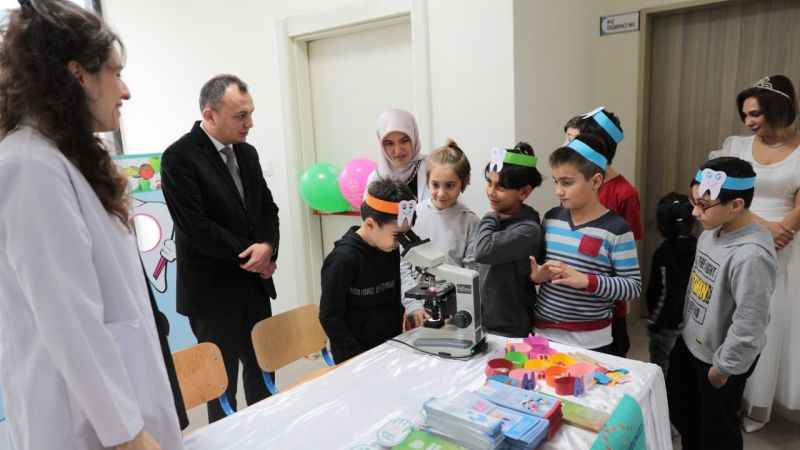 Dişleri çürük çıkan öğrencilere ‘abur cubur’ uyarısı Dişleri çürük çıkan öğrencilere ‘abur cubur’ uyarısı