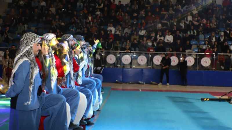 Hakkari'de Sanat Topluluğu gösterisine büyük ilgi Hakkari'de Sanat Topluluğu gösterisine büyük ilgi
