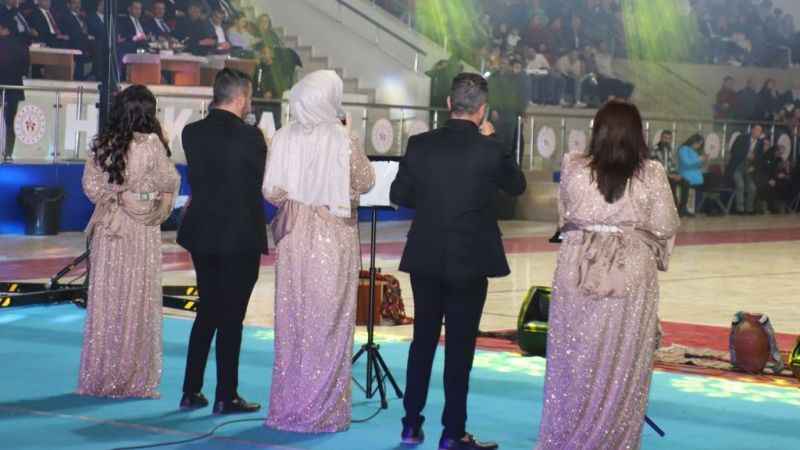Hakkari'de Sanat Topluluğu gösterisine büyük ilgi Hakkari'de Sanat Topluluğu gösterisine büyük ilgi