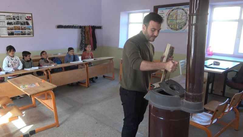 Köyün tek öğretmeni, 5 öğrencisini geleceğe hazırlıyor