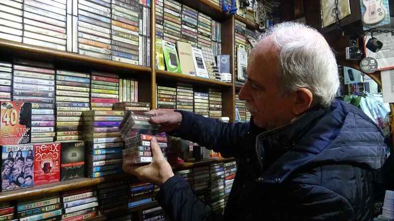 12 bin kasetlik arşivi ile geçmişin izini saklıyor