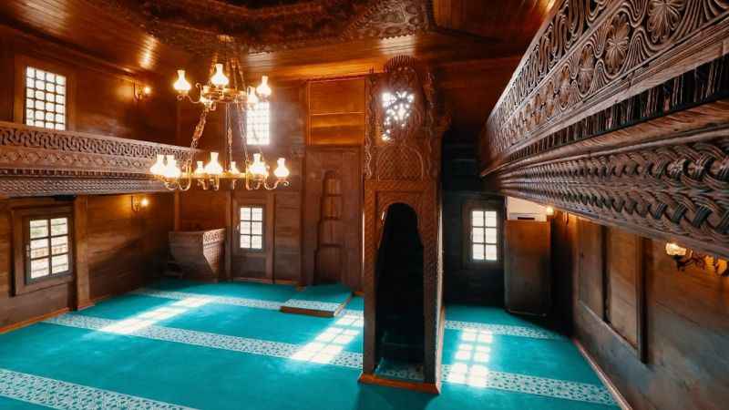 Rize'de tarihi cami restorasyon sonrası ibadete açıldı