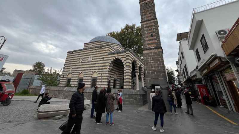 Diyarbakır’da hafta sonu turist yoğunluğu