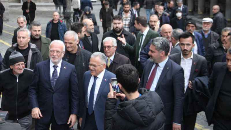 Elitaş: "Yaklaşık 4 milyon 700 bin kişiye 5 bin TL'lik ikramiye hayırlı olsun"