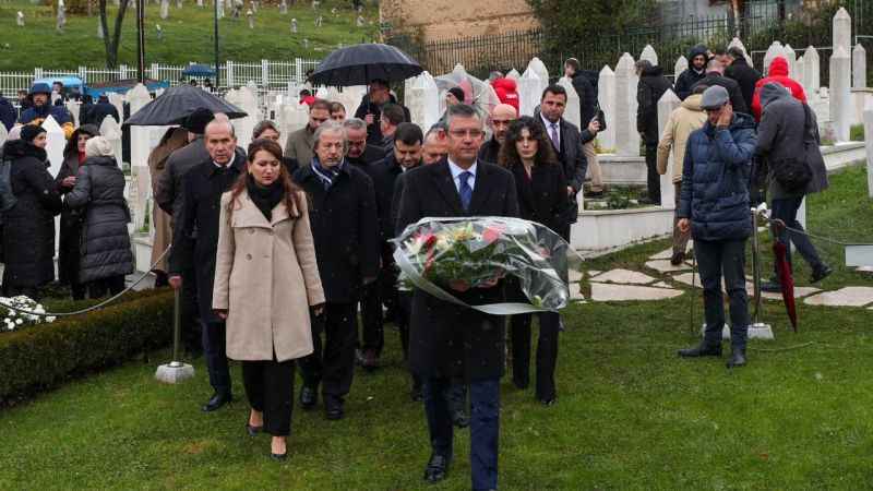 CHP Genel Başkanı Özel, Bosna Hersek Devlet Günü törenlerine katıldı