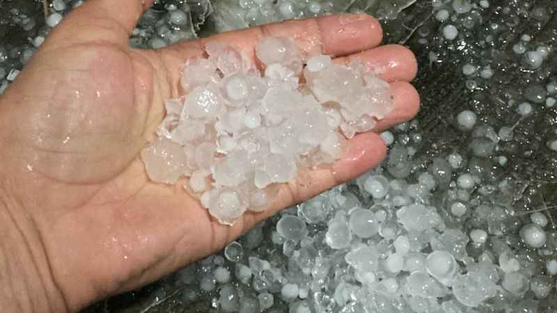 Mersin Erdemli'de dolu yağışı etkili oldu, 10 dakikada yollar beyaza büründü