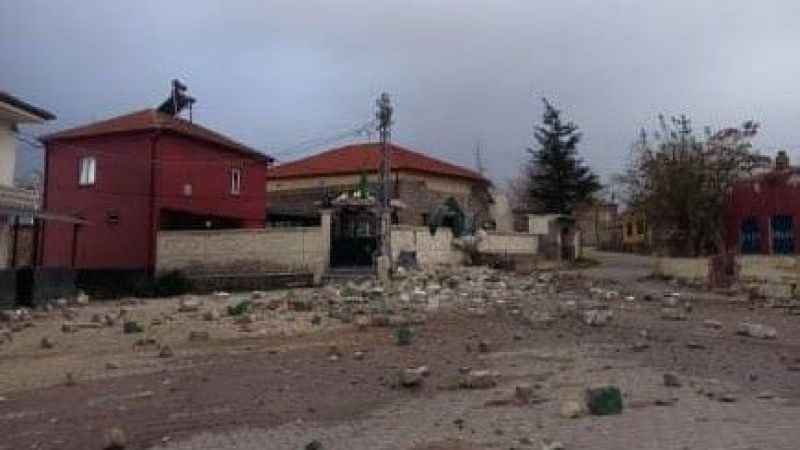 Aksaray’da fırtına cami minaresini yıktı