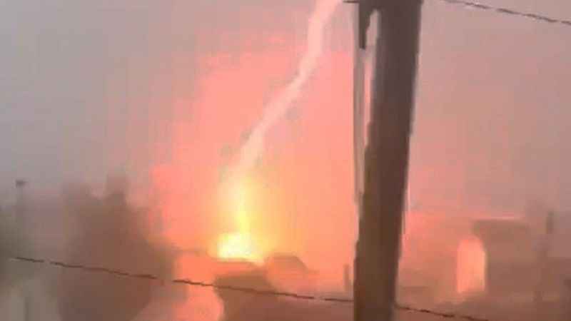 Muğla’da yıldırımın düşme anı kameraya yansıdı