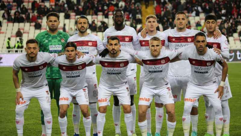 Sivasspor, Süper Lig’de 6. beraberliğini aldı Sivasspor, Süper Lig’de 6. beraberliğini aldı
