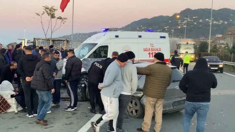 Rize’de minibüs ile otomobil çarpıştı: 4 yaralı