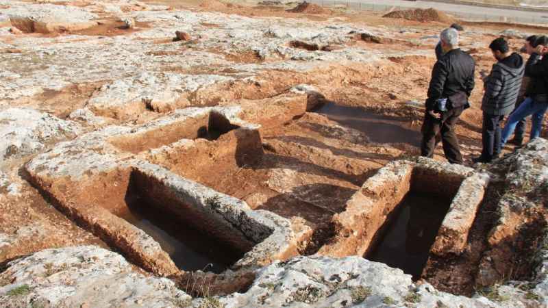 Perre’de Antik Kenti'nde 1800 yıllık boğa başı kabartması bulundu Perre’de Antik Kenti'nde 1800 yıllık boğa başı kabartması bulundu