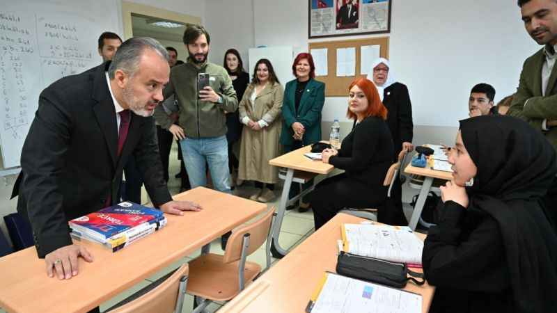 Bursa'da 10 bin öğrencinin bursu hesaplara yattı