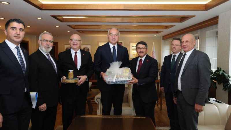 Bakan Ersoy, Manisa Mesir Festivali’ne davet edildi Bakan Ersoy, Manisa Mesir Festivali’ne davet edildi