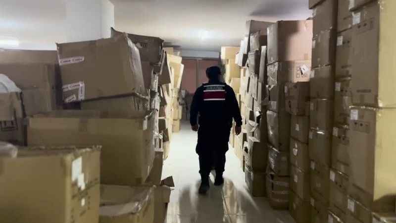 70 milyon TL'lik taklit ürün operasyonu: Çin'den ucuz getirip marka taklidiyle satmışlar