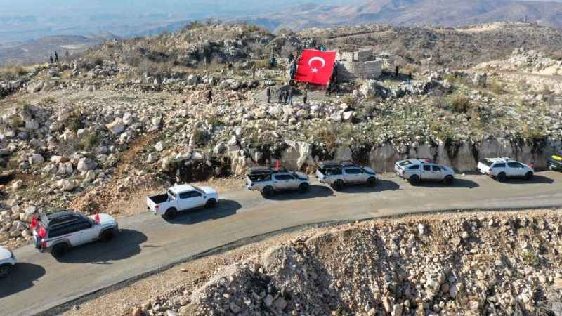 Off-road pilotları terörden temizlenen Gabar Dağı'nda Türk bayrağı açtı