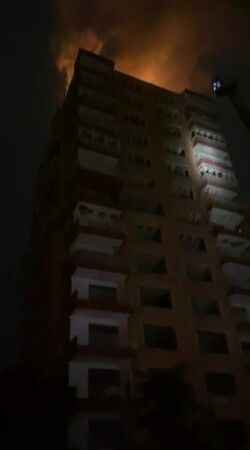 Kadıköy'de apartmanın çatısına yıldırım düştü