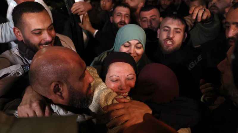 Hamas ile İsrail arasında 6. esir takası tamamlandı Hamas ile İsrail arasında 6. esir takası tamamlandı