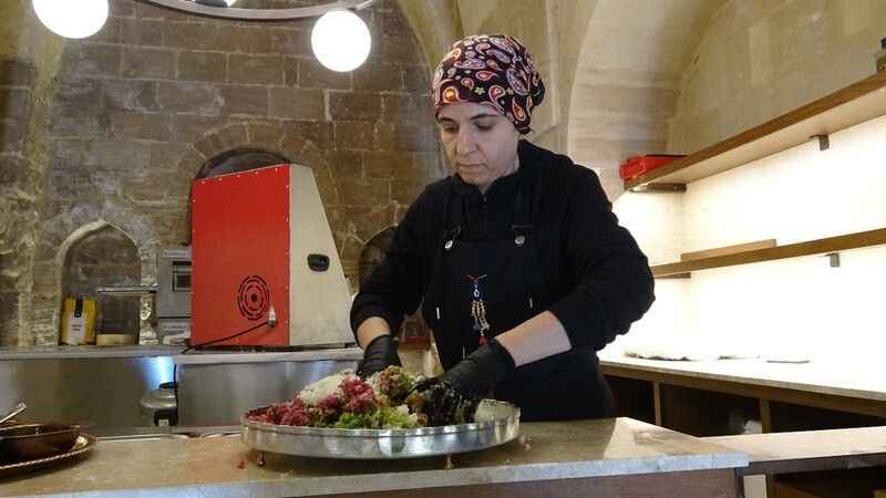 Mardinlilerin vazgeçilmez yemeği: Sembüsek Mardinlilerin vazgeçilmez yemeği: Sembüsek