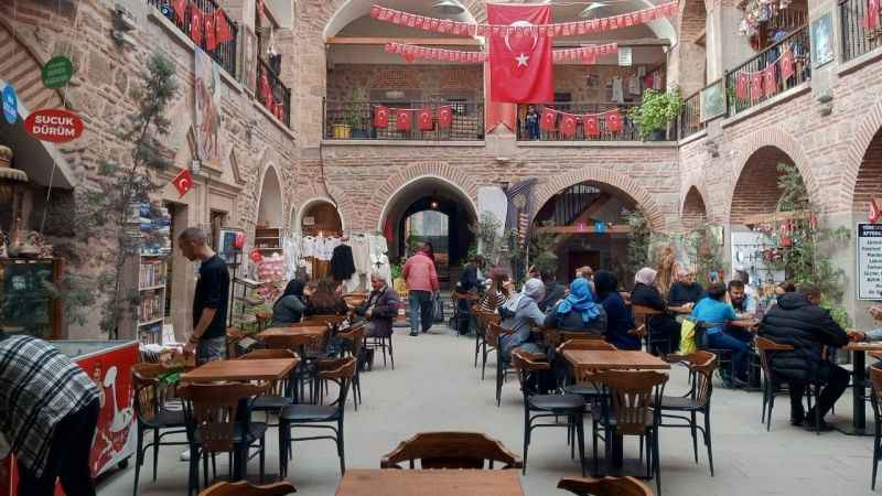 Taşhan, 17. yüzyıldan beri halen ayakta Taşhan, 17. yüzyıldan beri halen ayakta