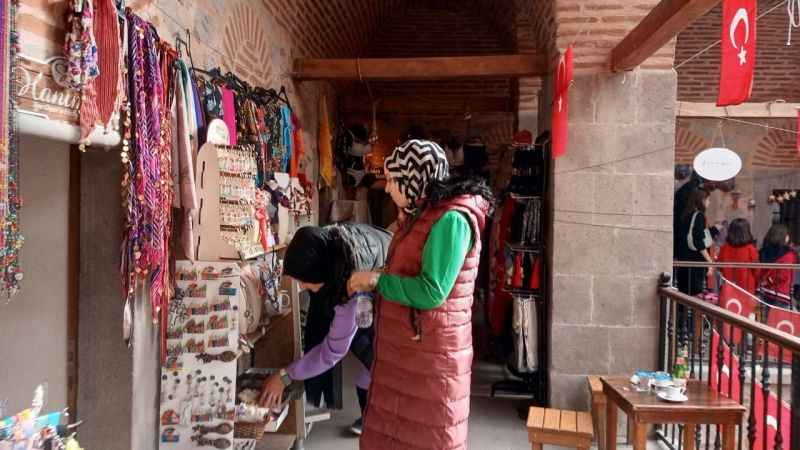 Taşhan, 17. yüzyıldan beri halen ayakta Taşhan, 17. yüzyıldan beri halen ayakta