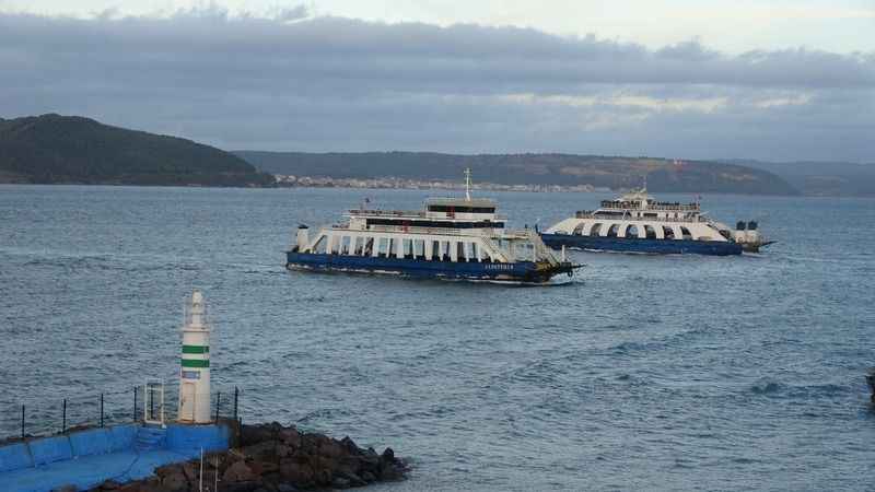 Bozcaada ve Gökçeada’ya feribot seferlerine fırtına engeli Bozcaada ve Gökçeada’ya feribot seferlerine fırtına engeli