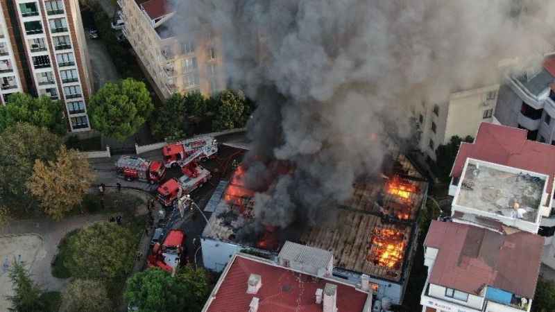Maltepe'de kahve imalathanesinde yangın Maltepe'de kahve imalathanesinde yangın