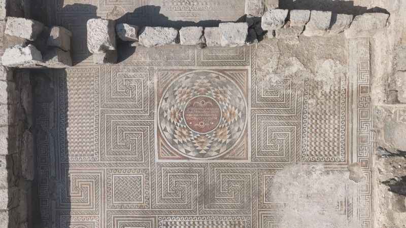 Bin 700 yıllık mozaiklere üç boyutlu desenler işlenmiş Bin 700 yıllık mozaiklere üç boyutlu desenler işlenmiş