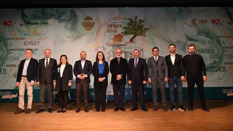 Yalova'da Bahadır Yenişehirlioğlu söyleşisi Yalova'da Bahadır Yenişehirlioğlu söyleşisi