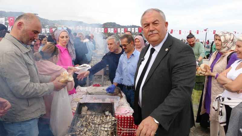 Sakin şehirde hamsi festivaline rekor katılım Sakin şehirde hamsi festivaline rekor katılım