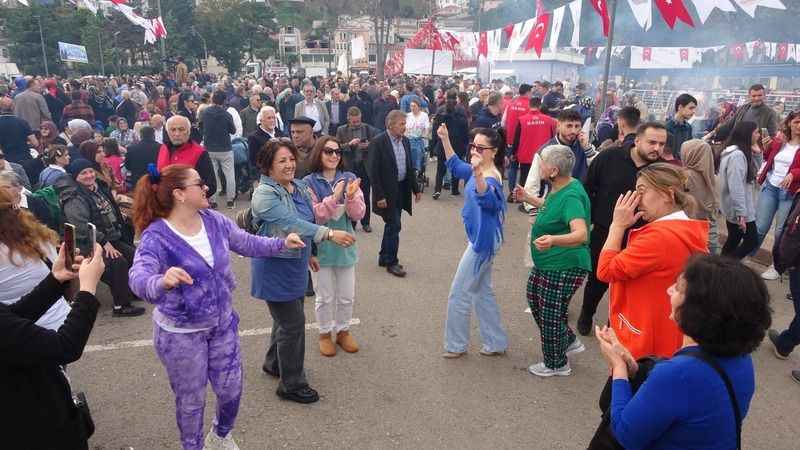 Sakin şehirde hamsi festivaline rekor katılım Sakin şehirde hamsi festivaline rekor katılım