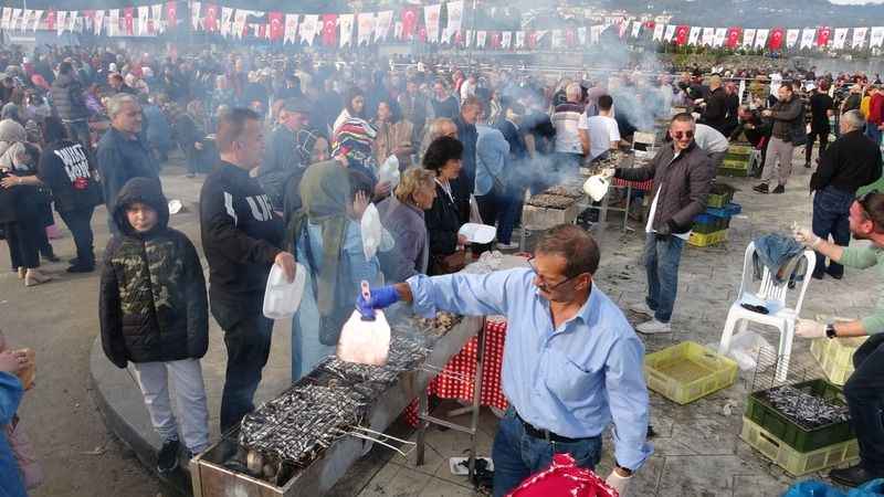Sakin şehirde hamsi festivaline rekor katılım Sakin şehirde hamsi festivaline rekor katılım