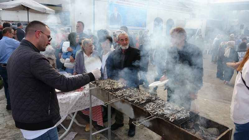 Sakin şehirde hamsi festivaline rekor katılım Sakin şehirde hamsi festivaline rekor katılım