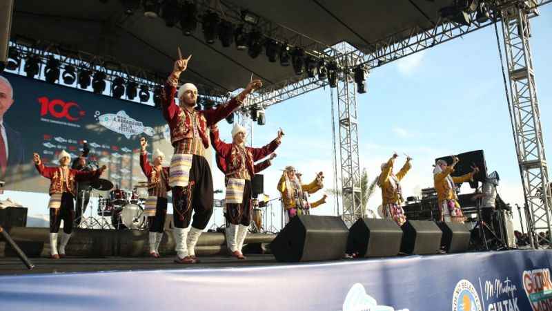 Karaduvar Balık Festivali'nde 12 ton balık dağıtıldı Karaduvar Balık Festivali'nde 12 ton balık dağıtıldı