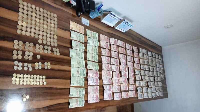 Dilencinin üzerinden bin 130 TL çıktı Dilencinin üzerinden bin 130 TL çıktı