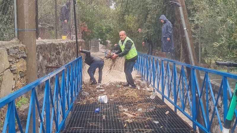 Bodrum’da gelişigüzel atılan çöpler taşkına sebep oluyor