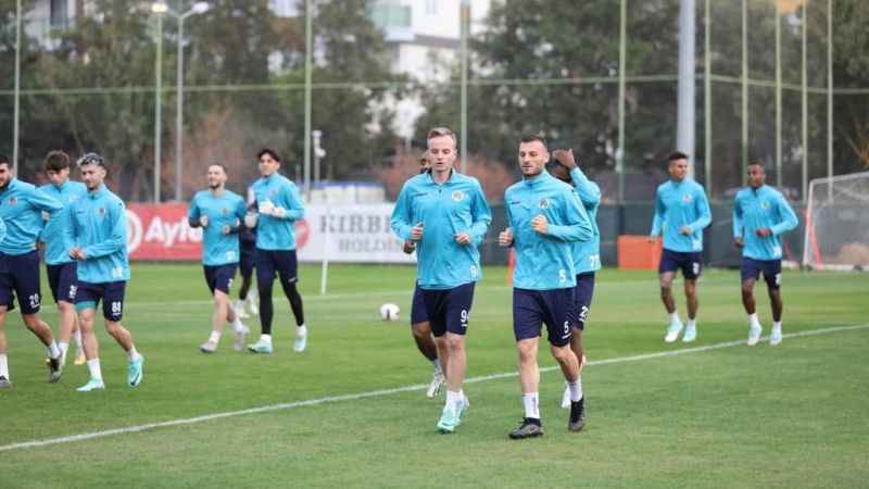 Alanyaspor, Kocaelispor ile oynayacağı maçın hazırlıklarını tamamladı Alanyaspor, Kocaelispor ile oynayacağı maçın hazırlıklarını tamamladı